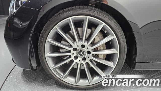 Mercedes-Benz E-Class 2022 — ფოტო 5/20