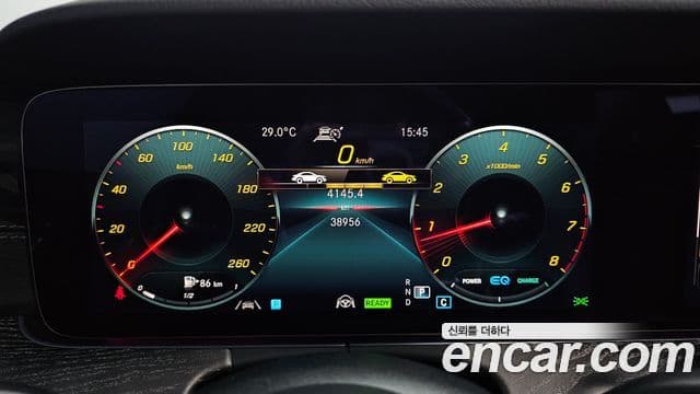 Mercedes-Benz E-Class 2022 — ფოტო 8/20