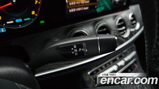 Mercedes-Benz E-Class 2022 — ფოტო 9/20
