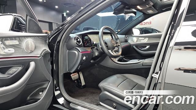 Mercedes-Benz E-Class 2022 — ფოტო 10/20