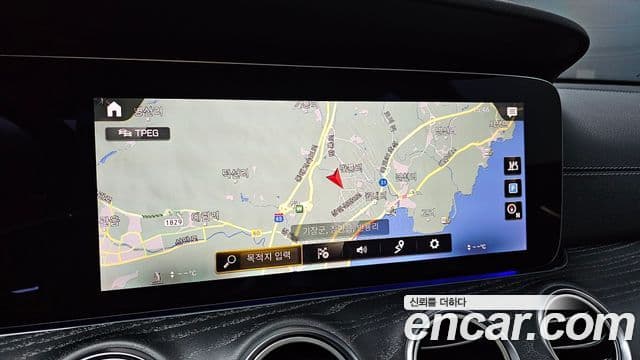 Mercedes-Benz E-Class 2022 — ფოტო 14/20
