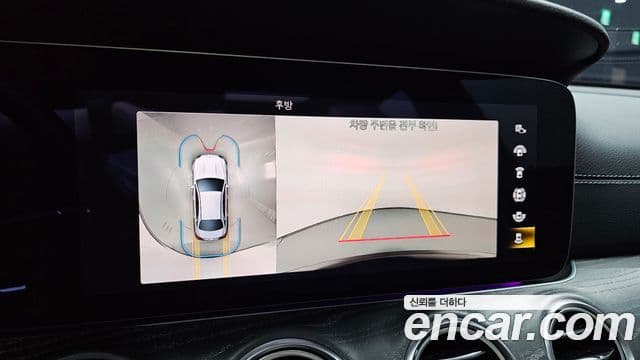 Mercedes-Benz E-Class 2022 — ფოტო 15/20