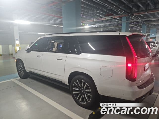 Cadillac Escalade 2023 — Фото 1/20