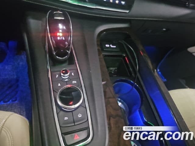 Cadillac Escalade 2023 — Фото 18/20
