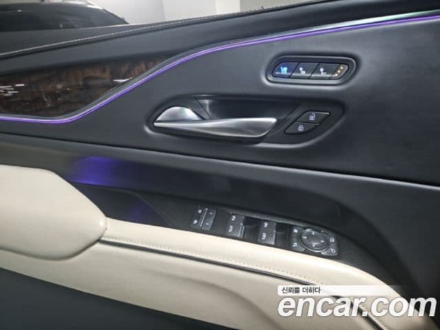 Cadillac Escalade 2023 — Фото 19/20