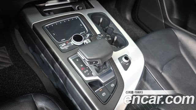 Audi Q7 2019 — Şəkil 9/20