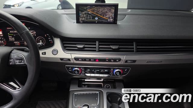 Audi Q7 2019 — Şəkil 16/20