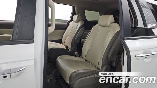 Kia Carnival 2020 — ფოტო 11/20
