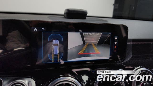Mercedes-Benz GLB-Class 2025 — ფოტო 16/20