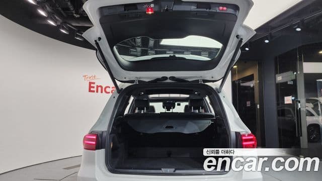 Mercedes-Benz GLB-Class 2025 — ფოტო 20/20