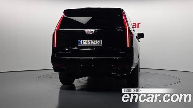 Cadillac Escalade 2023 — Фото 4/20
