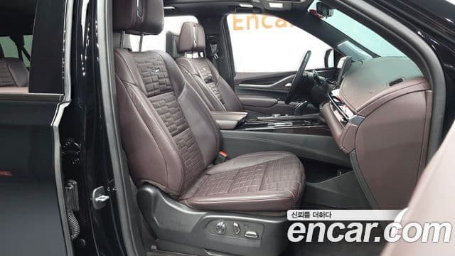 Cadillac Escalade 2023 — Фото 11/20