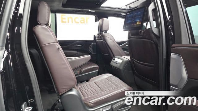 Cadillac Escalade 2023 — Фото 12/20
