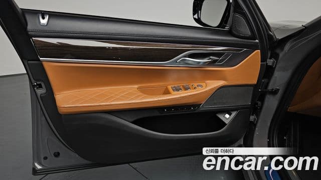 BMW 7 Series 2021 — Фото 19/20