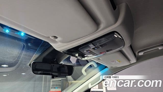 Hyundai Staria 2023 — ფოტო 18/20