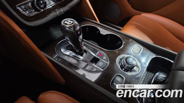 Bentley Bentayga 2019 — Şəkil 9/20