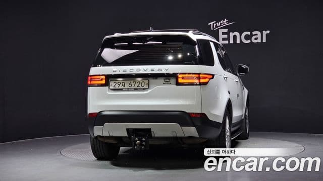 Land Rover Discovery 5 2018 — Фото 4/20