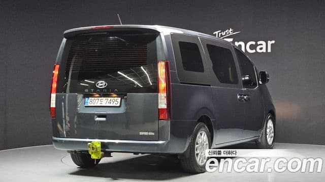 Hyundai Staria 2022 — ფოტო 2/20