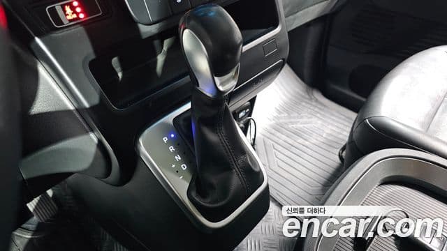 Hyundai Staria 2022 — ფოტო 9/20