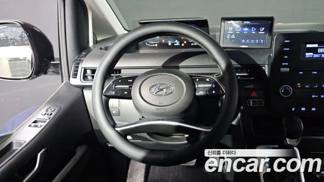 Hyundai Staria 2022 — ფოტო 11/20