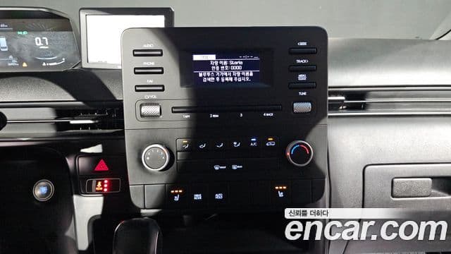Hyundai Staria 2022 — ფოტო 14/20