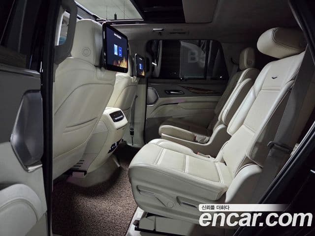 Cadillac Escalade 2023 — ფოტო 8/20