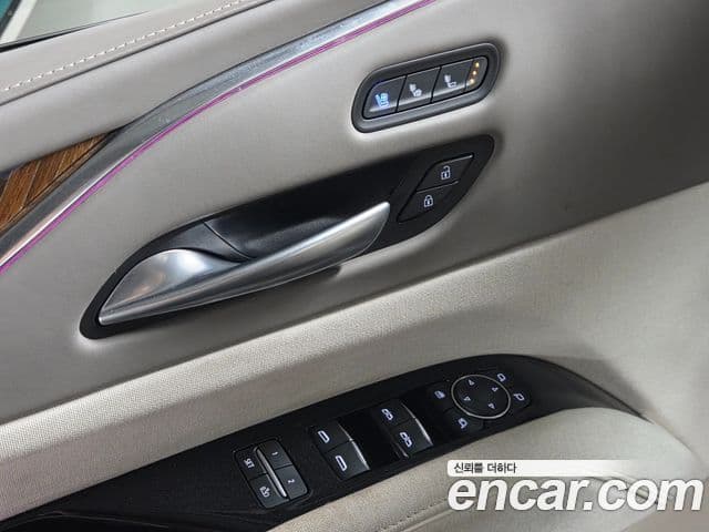 Cadillac Escalade 2023 — ფოტო 10/20