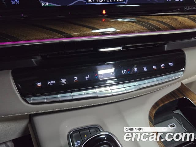 Cadillac Escalade 2023 — ფოტო 17/20