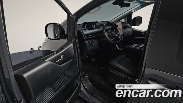 Hyundai Staria 2025 — Photo 27/32