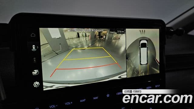 Hyundai Staria 2025 — Photo 29/32