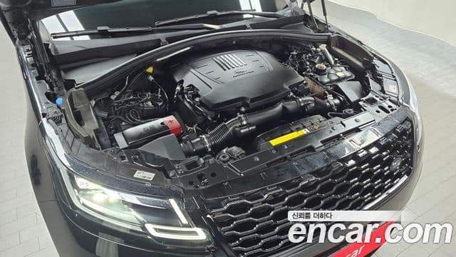 Land Rover Range Rover Velar 2020 — ფოტო 6/20