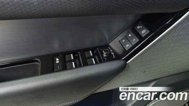 Land Rover Range Rover Velar 2020 — ფოტო 17/20