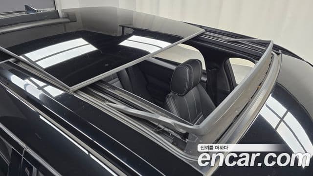 Land Rover Range Rover Velar 2020 — ფოტო 18/20