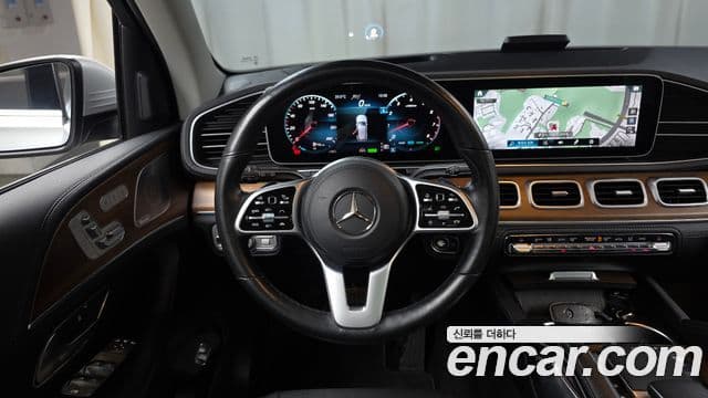 Mercedes-Benz GLE-Class 2021 — ფოტო 13/20