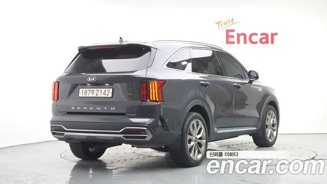 Kia Sorento 2021 — ფოტო 2/20