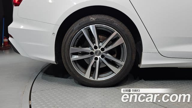 Audi A6 2020 — ფოტო 5/20