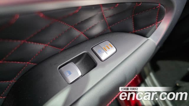 Genesis G70 2018 — ფოტო 19/20