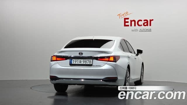 Lexus ES300h 2023 — ფოტო 4/20