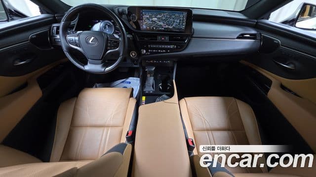 Lexus ES300h 2023 — ფოტო 7/20