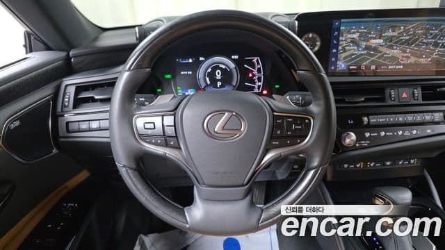 Lexus ES300h 2023 — ფოტო 15/20