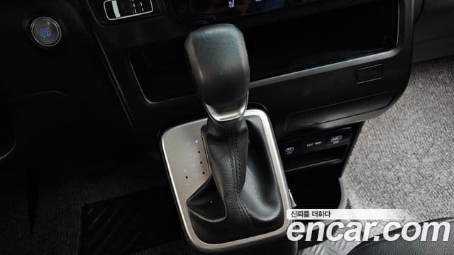 Hyundai Staria 2025 — ფოტო 9/20