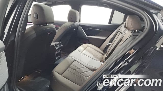 BMW 5 Series 2025 — ფოტო 20/20