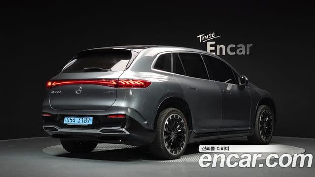 Mercedes-Benz EQS SUV 2023 — Şəkil 19/34