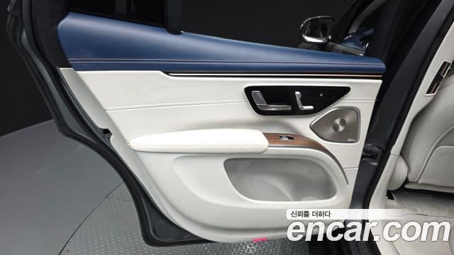 Mercedes-Benz EQS SUV 2023 — Şəkil 14/34