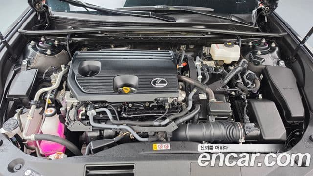 Lexus ES300h 2023 — Photo 16/36
