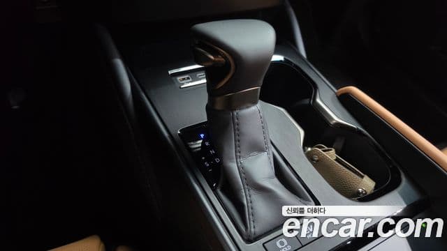 Lexus ES300h 2023 — Photo 12/36