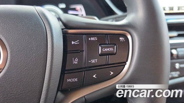 Lexus ES300h 2023 — Photo 20/36