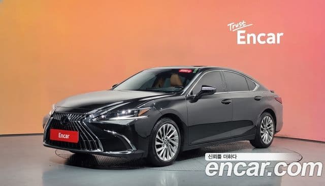 Lexus ES300h 2023 — Photo 15/36