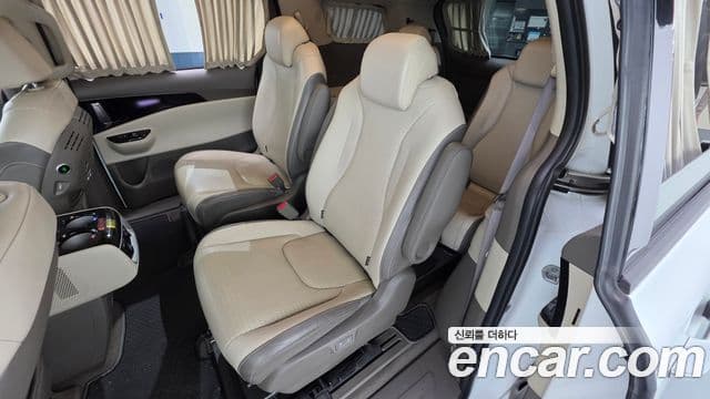Kia Carnival 2021 — ფოტო 15/20