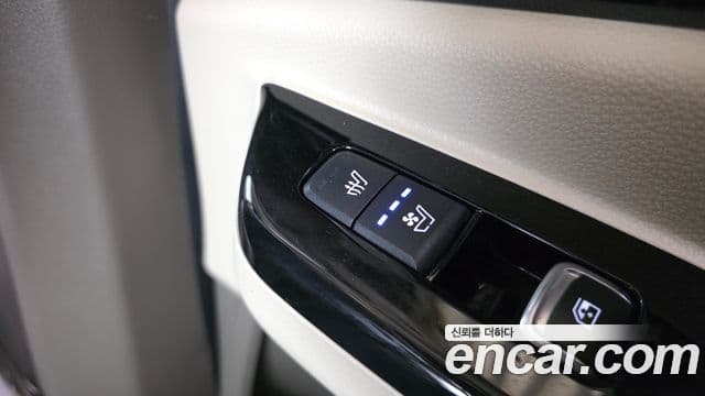 Kia Carnival 2021 — ფოტო 16/20